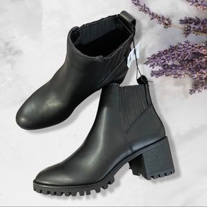 🆕 Banana Republic Lug Sole Boot - Black, Size 9